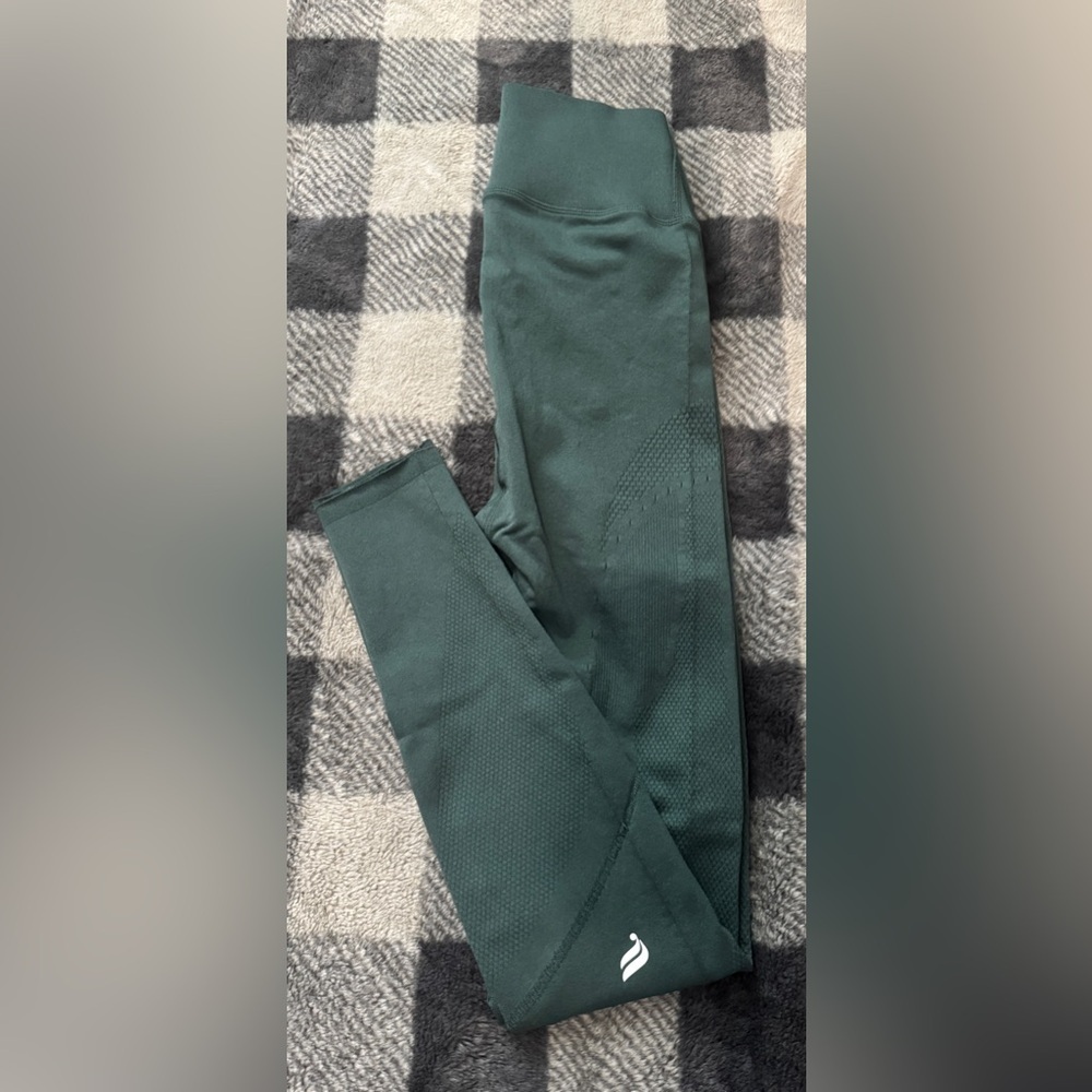 NWOT Fabletics Women’s Size Medium Forest Green Leggings